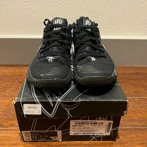 Black Kylie Low 2 TB Promo